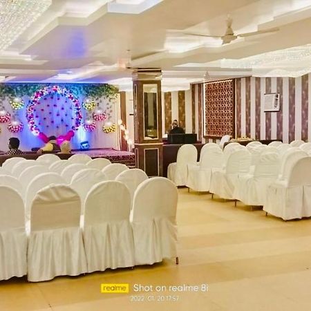 جوراكبور Hotel Pradeep Palace المظهر الخارجي الصورة