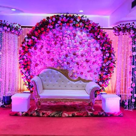 جوراكبور Hotel Pradeep Palace المظهر الخارجي الصورة