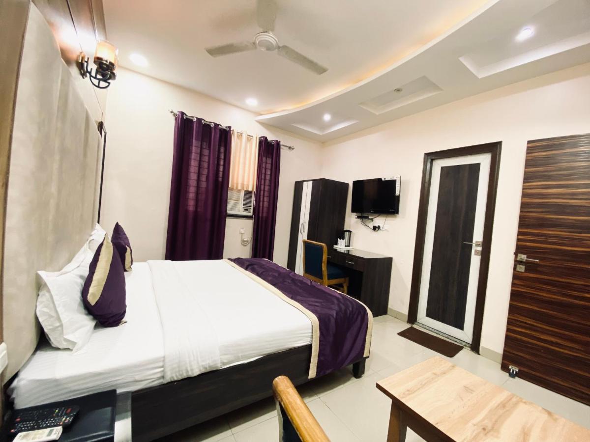 جوراكبور Hotel Pradeep Palace المظهر الخارجي الصورة