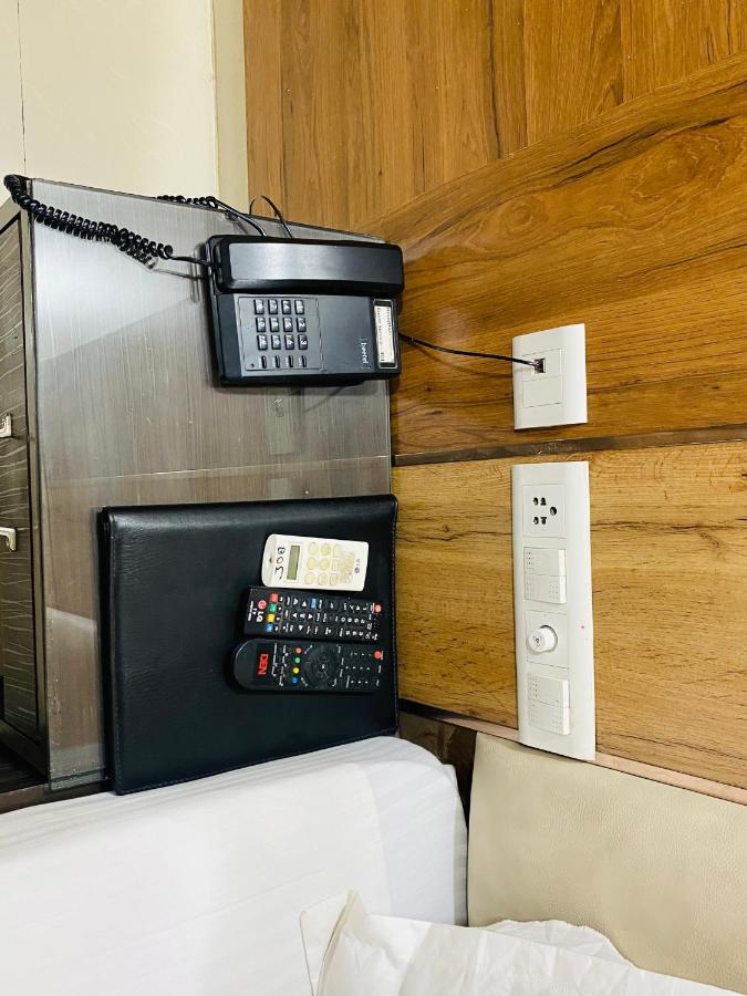 جوراكبور Hotel Pradeep Palace المظهر الخارجي الصورة