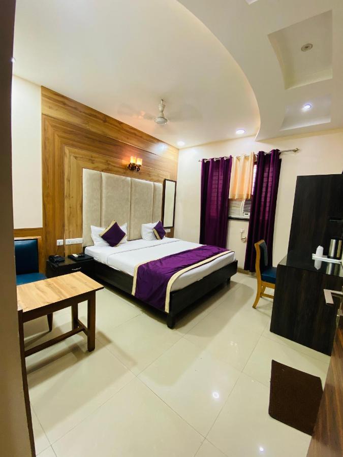 جوراكبور Hotel Pradeep Palace المظهر الخارجي الصورة