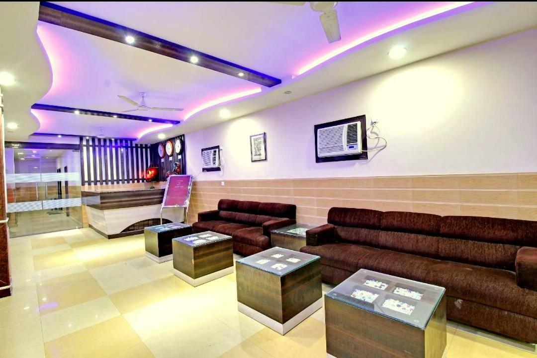 جوراكبور Hotel Pradeep Palace المظهر الخارجي الصورة